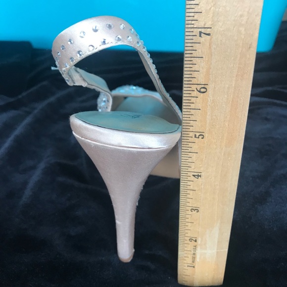 Ladie’s Peep Toe Heels - Picture 6 of 7